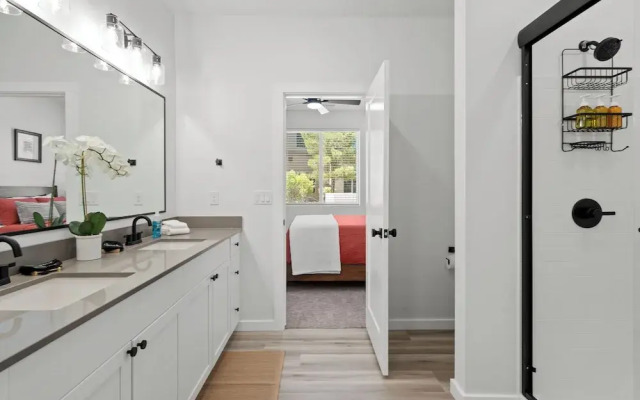 Touch of Class Stunning 5 Bdr!