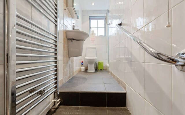 Comfortable 2 Bedroom Flat With Good Transport