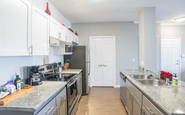 The Luxe Suites of Oceanside with Pool & Gym