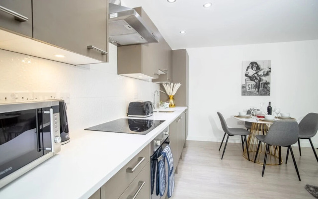 Pembroke House Apartments - Parking