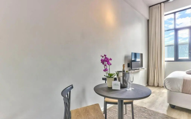 Trendy Urban Apartment in East City - Central CBD