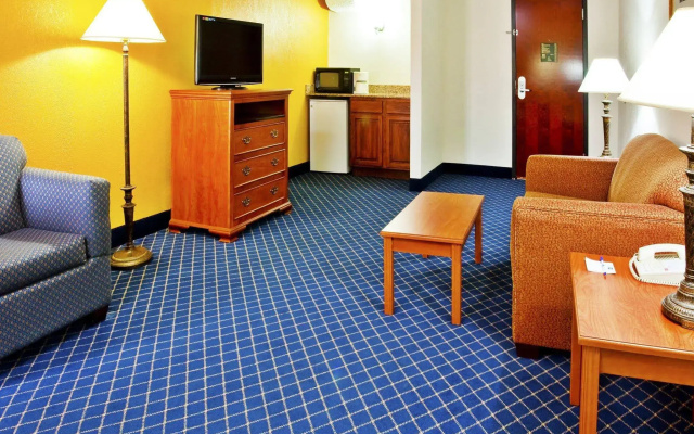 Holiday Inn Express Hotel & Suites Spence Lane by IHG