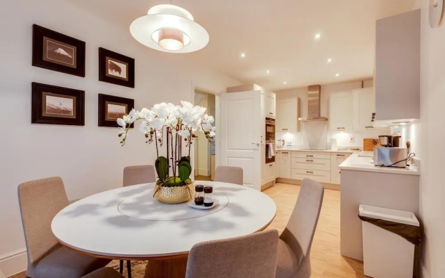 Tranquil 4-bed Oasis Modern Chic