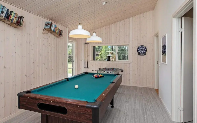 8 Person Holiday Home in Vaeggerlose