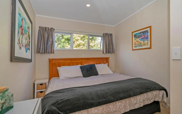 Oysters Retreat - Cooks Beach Holiday Home