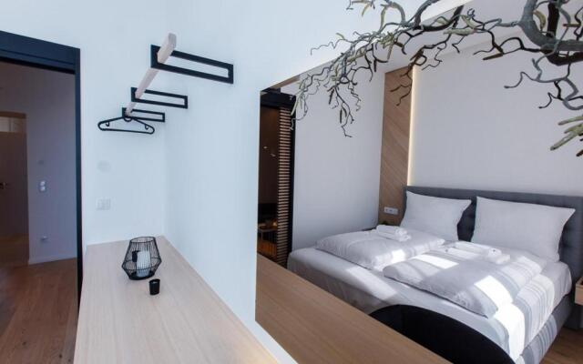 Zeus Design Apartments Unique #36