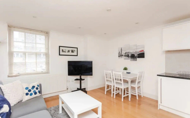 Homely 2 Bedroom Flat Near Embankment Station
