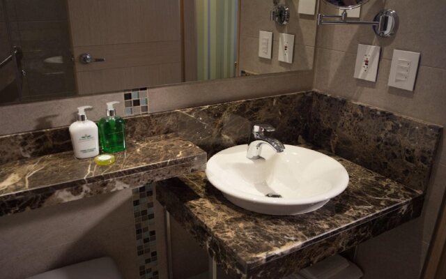 Hotel Plaza Suites