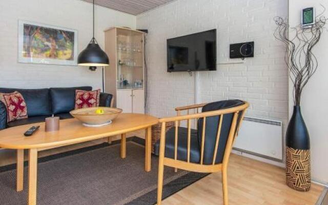 Two-Bedroom Holiday home in Henne 2