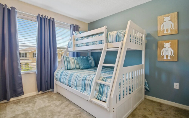 Four Bedroom Sleeps 10 w Gameroom 5152a