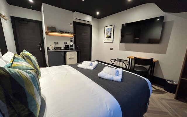 Crescent Place by Mansley