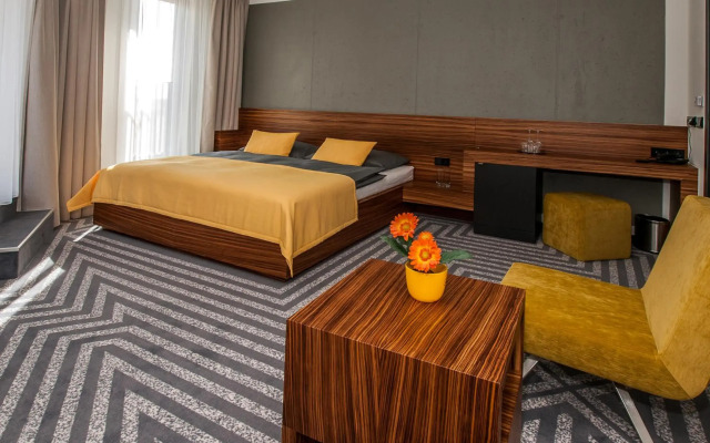 Hotel 99