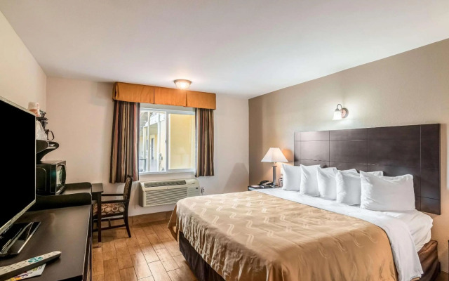 Quality Inn & Suites near Downtown Bakersfield