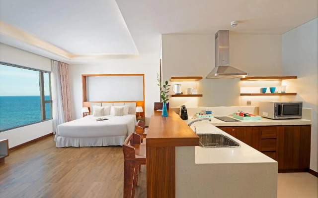 A La Carte Da Nang Beach