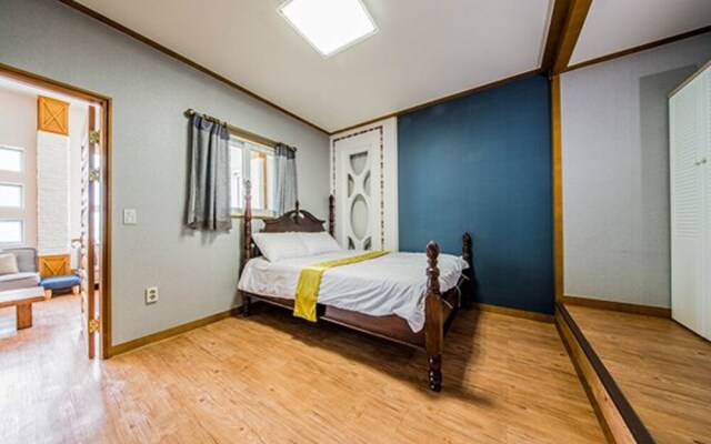 Yeosu White Village Pension