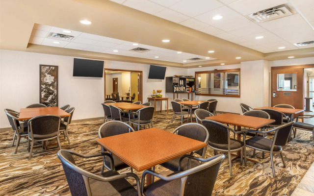 Best Western Plus Service Inn & Suites