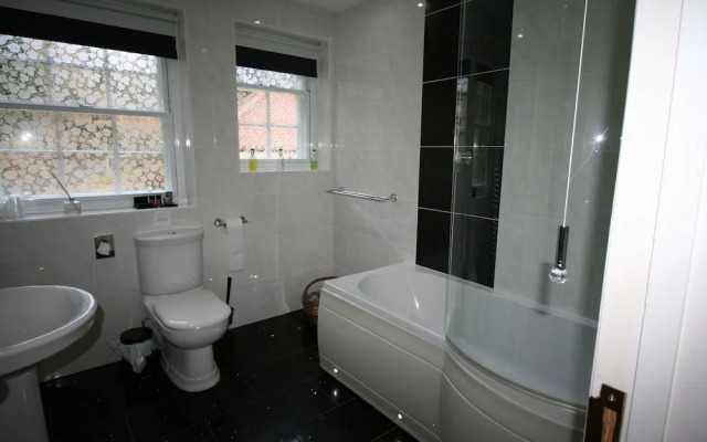 High Dalby House & Cottages