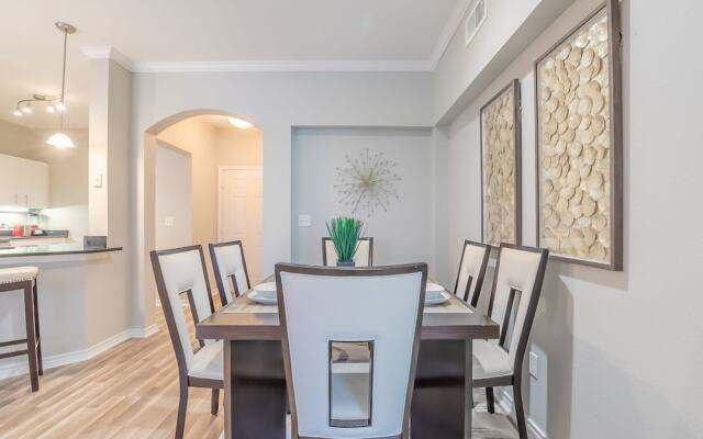 Modern Uptown Dallas Stay by Amyfinehouse