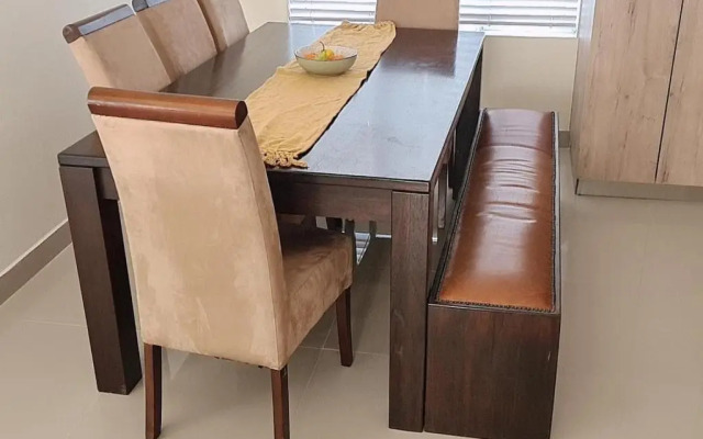 Modern Executive Unit