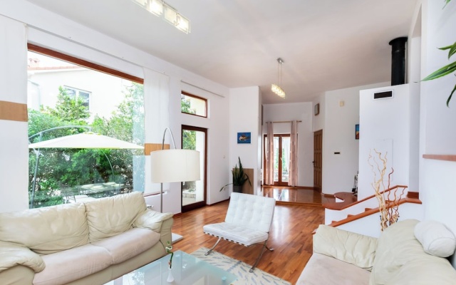 House Mirjana