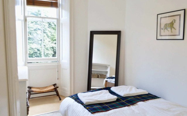 Bright 2 Bedroom Dalry Apartment
