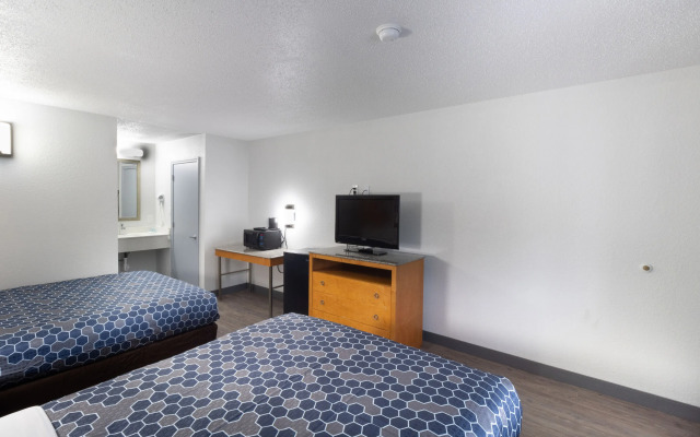 Rodeway Inn At Fort Lee