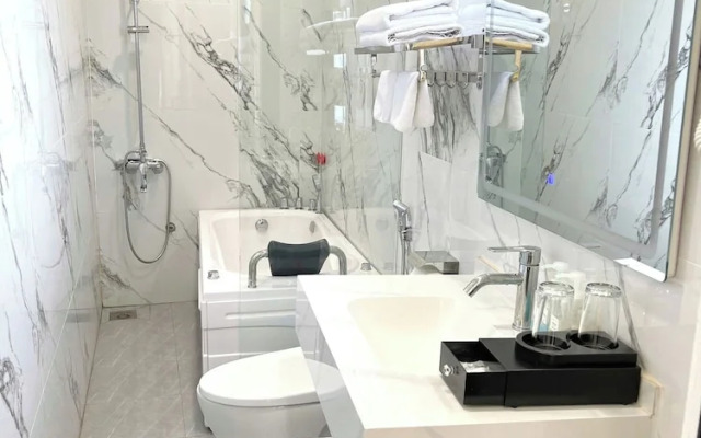 Hanoi Airport Suites Hostel & Travel