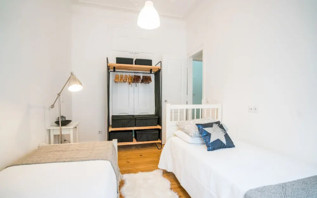 Estrela Neoclassical Apt River View