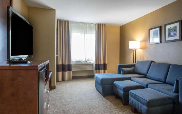 Comfort Suites Johnson Creek Conference Center