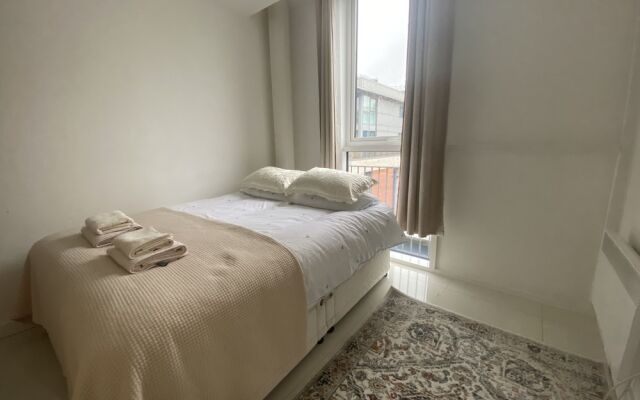 Cosy 3 bed Penthouse in Royal Docks London