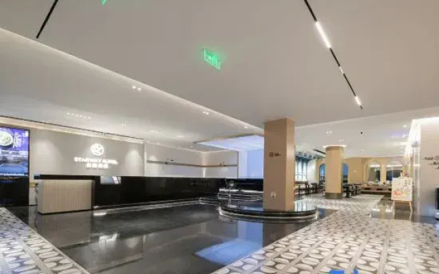 Starway Hotel (Laohekou Han River Commercial Plaza)
