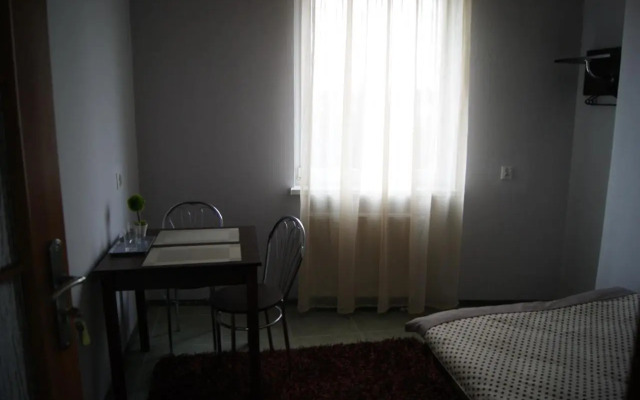 Hostel Mira