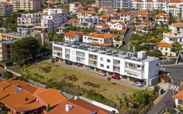 The Sunny Apartment by Atlantic Holiday