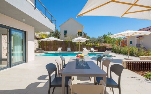 Luxury Villa Romeo with Heated Pool