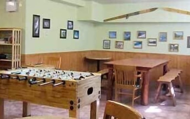 Castle Mountain Ski Lodge - Hostel