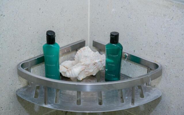 Kobe's luxurious 2bedroom with a gym and a city view