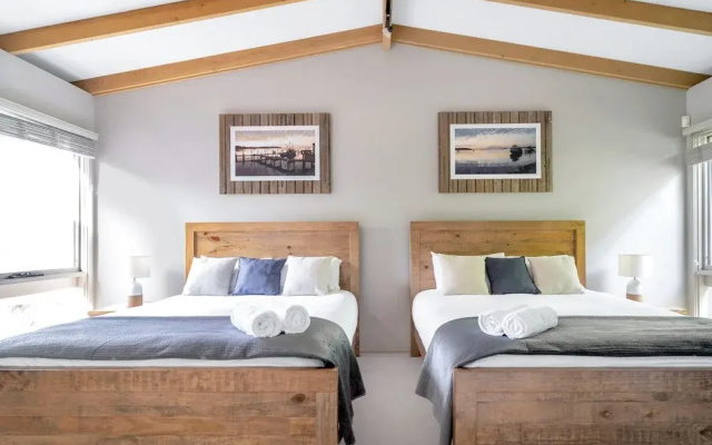 Secluded 3-bed Retreat Moments to the Beach