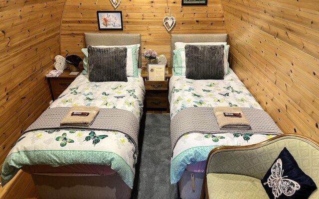 Beautiful Twin Glamping Pod in Salisbury