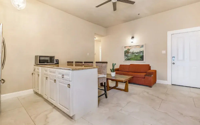 2BD Spacious condo Steps from ST Charles