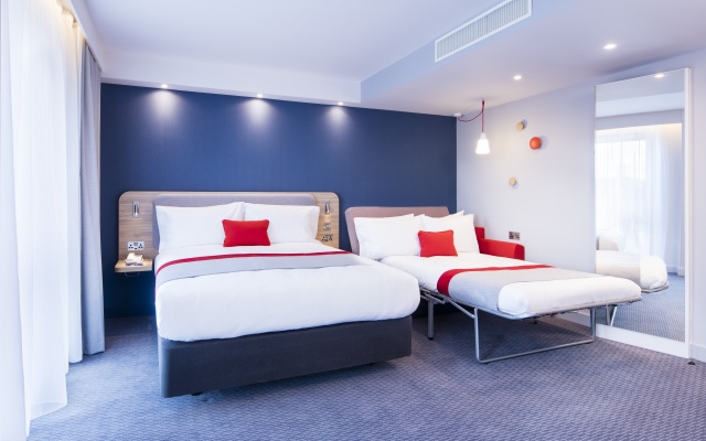 Holiday Inn Express Manchester - Trafford City by IHG - Image 4
