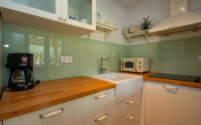 Mobile Home Rock Samphire 2