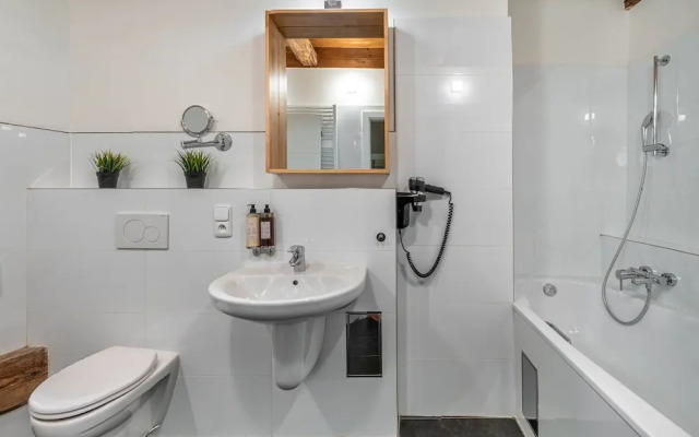 4 Arts Suites