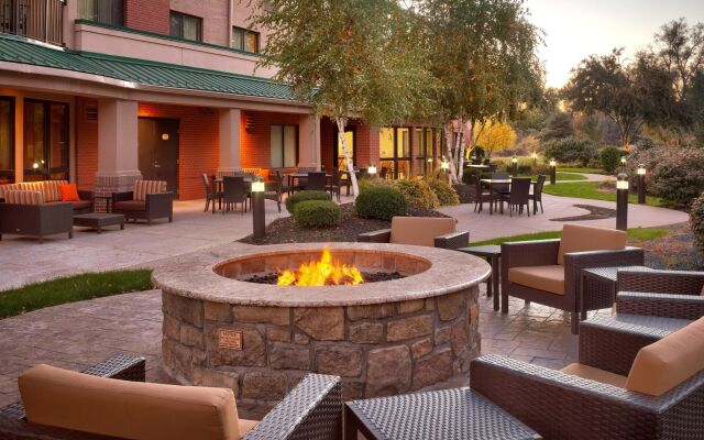 Courtyard by Marriott Kansas City Shawnee