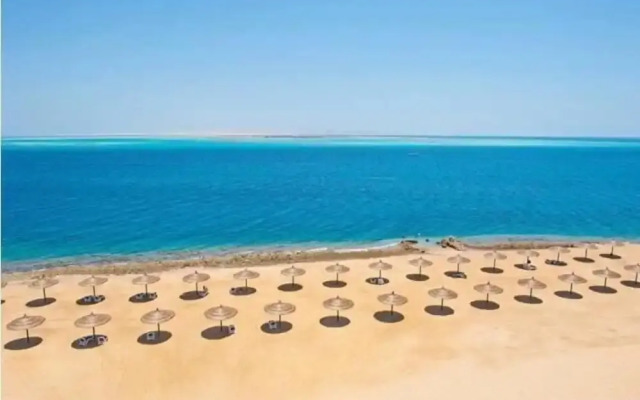 Apartment at View Resort with sea view