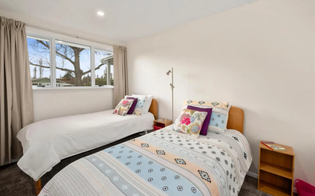 Plum Tree Cottage - Turangi Holiday Home – Guest Rooms – Turangi