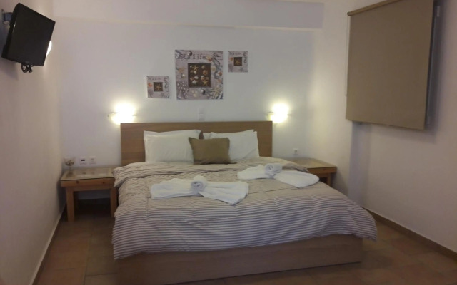 Heliotropio Studios & Apartments