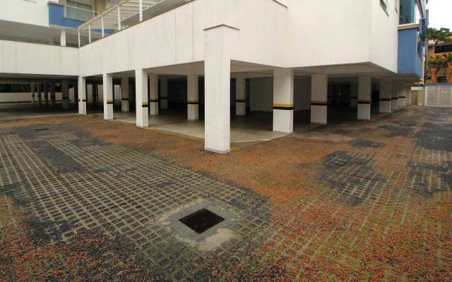 1071 - Apartamento com 2 Suítes na Praia de Bombinhas,