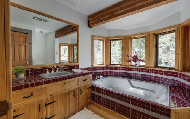 North Lake Hideaway Prime Locale for Outdoor Fun