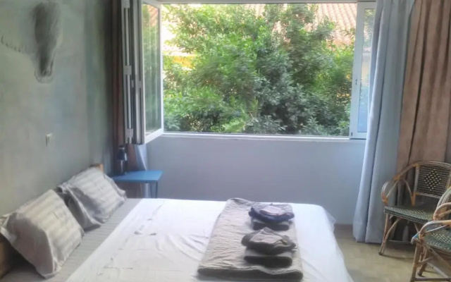 Mia's cozy flat in Ermou, 3 min from "Monastiraki"