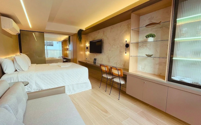 Setai Yacht S4- By Almare Flats